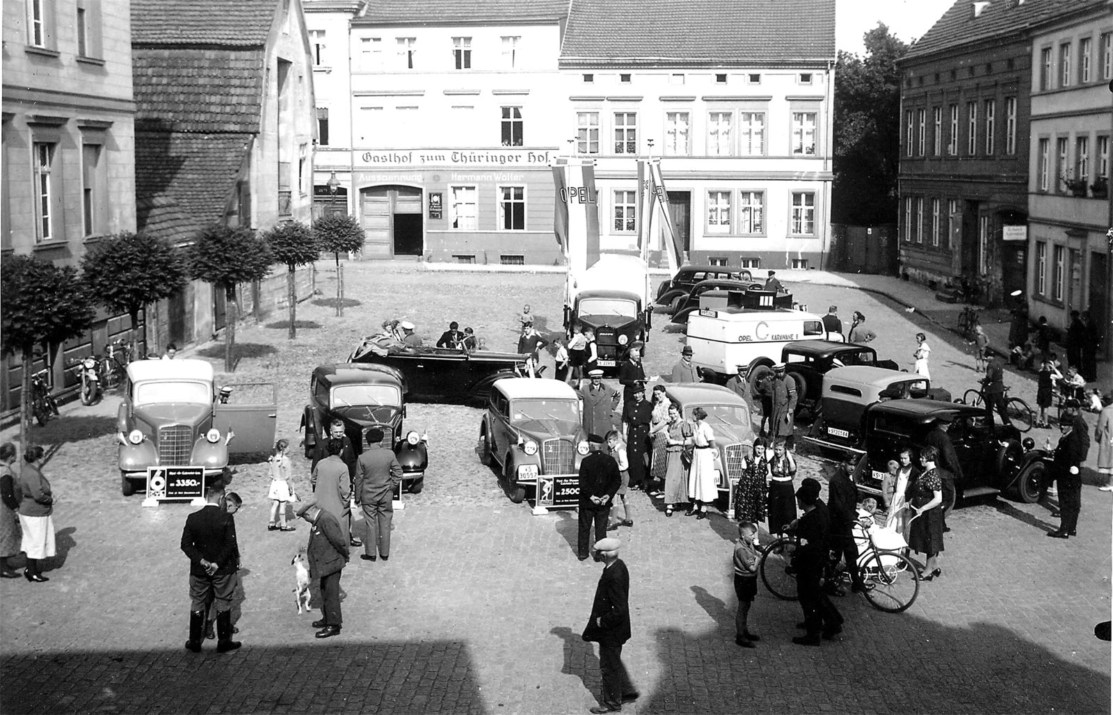 Opel-Fahrzeuge auf dem Havelberger Marktplatz 1936, Kennzeichen I S