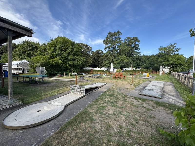 Übersicht der Minigolfanlage Havelberg mit Hindernissen