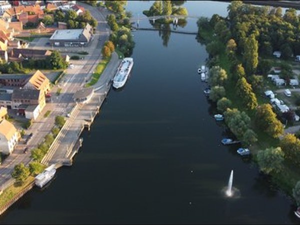 Fahrgastschiff am Anleger Uferstraße Havelberg