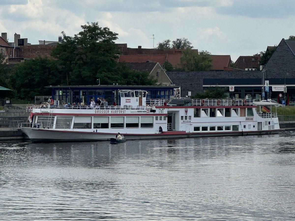 Fahrgastschiff MS Großer Kurfürst am Anleger in Havelberg