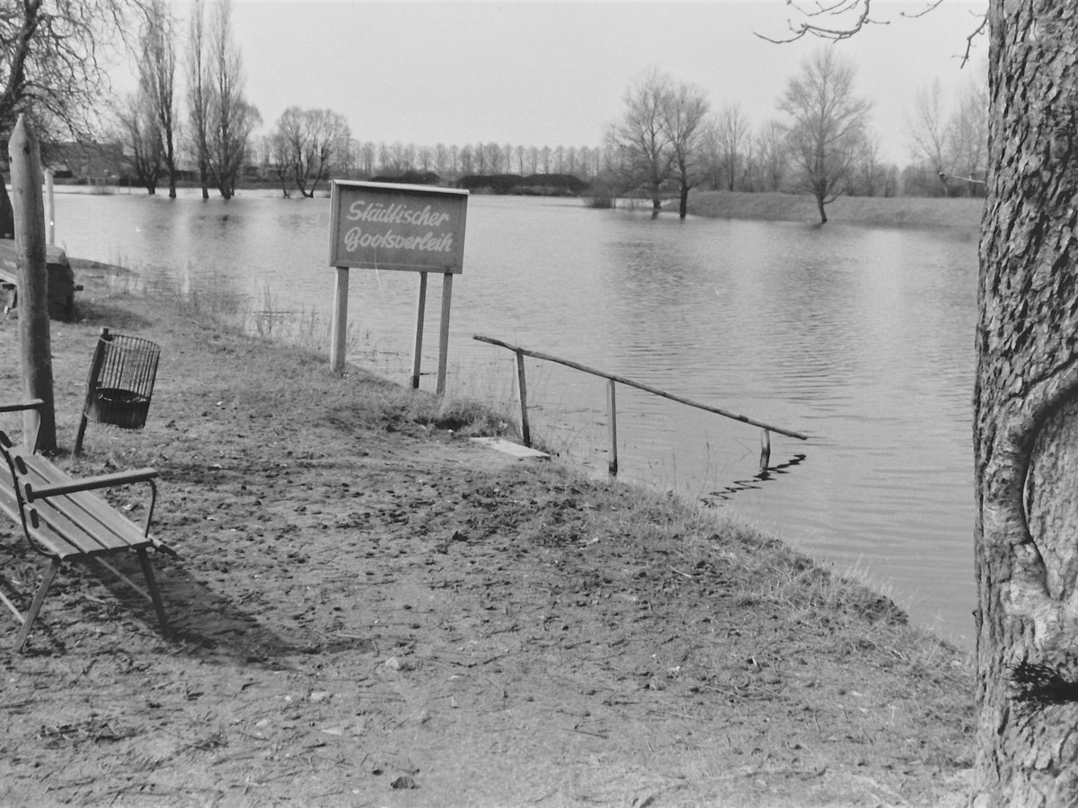 Uferstraße Havelberg 1974 mit Schild Städtischer Bootsverleih