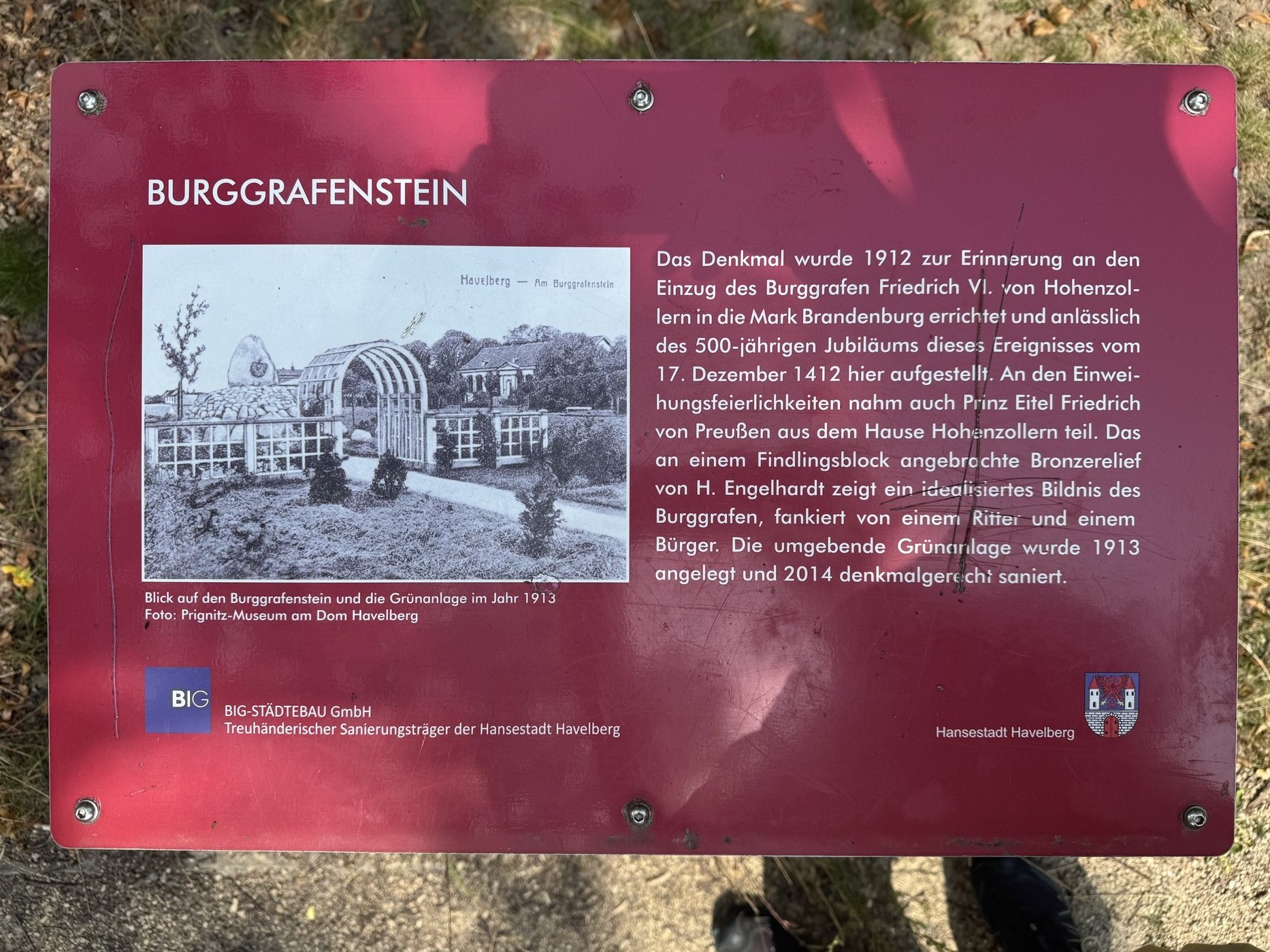 Infotafel Burggrafenstein mit historischem Foto von 1913