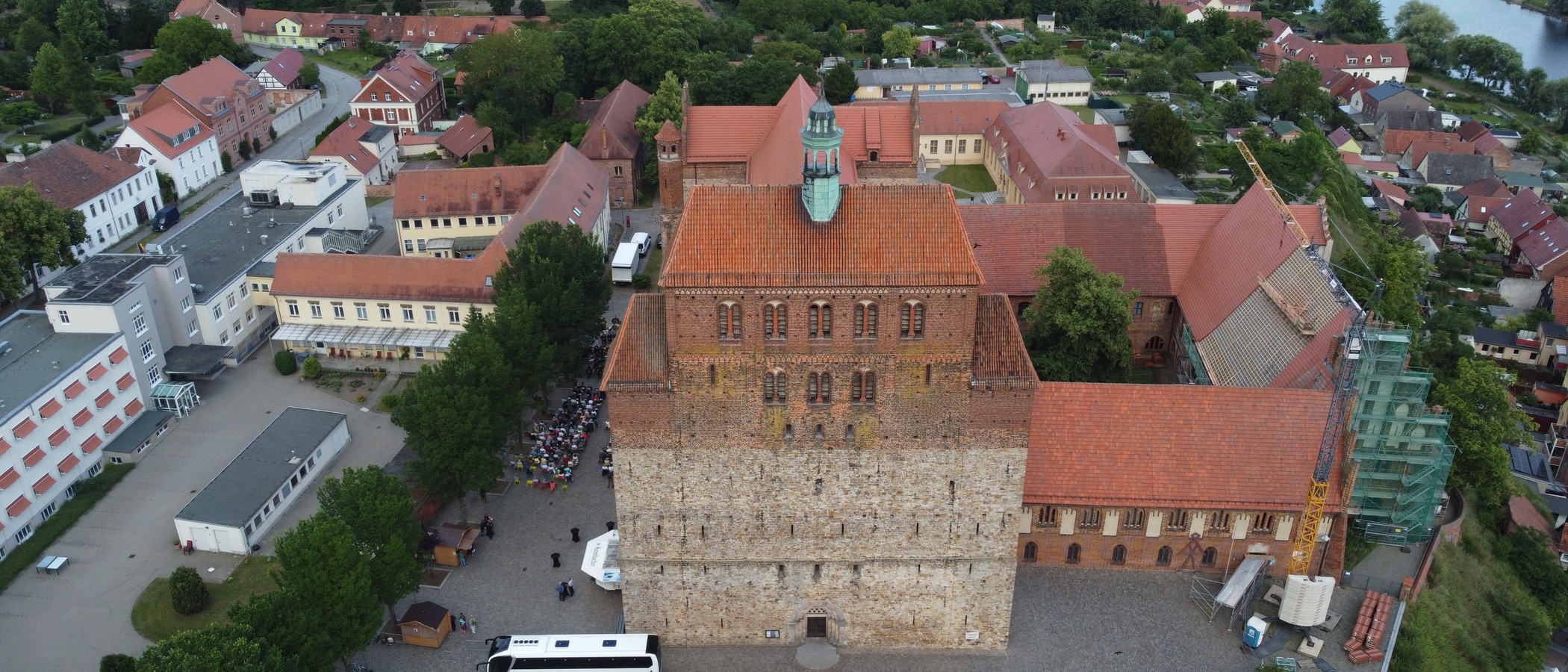 Luftaufnahme Dom St. Marien Havelberg mit Westwerk und Domplatz