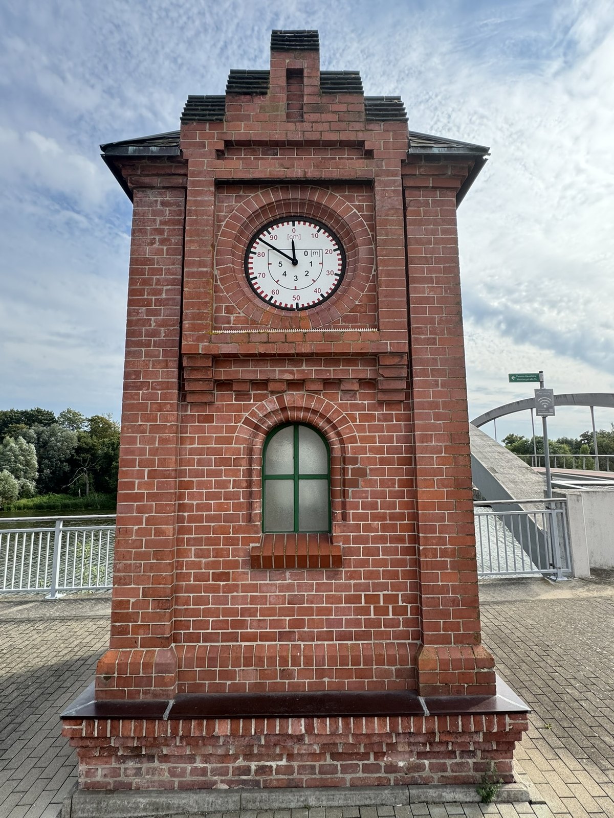 Havel-Pegel Havelberg Front mit Zifferblatt (2026)