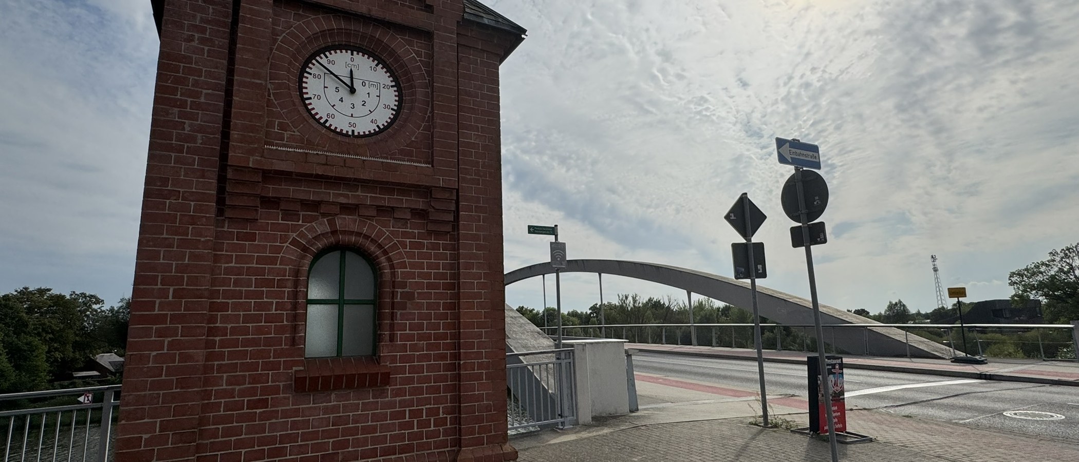 Havel-Pegel Havelberg mit Sandauer Brücke und Havel (2026)