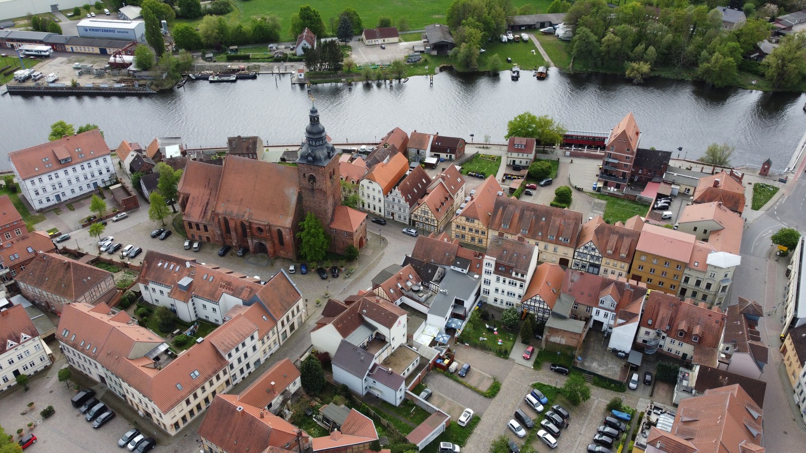 Luftbild Kirchplatz und Stadtkirche Havelberg