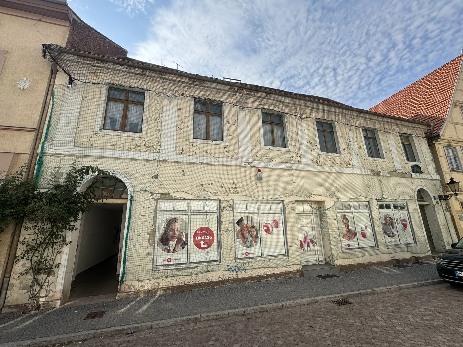 Lange Straße 13 Havelberg Freyhauß-Fassade mit Sicherungsnetz (2026)