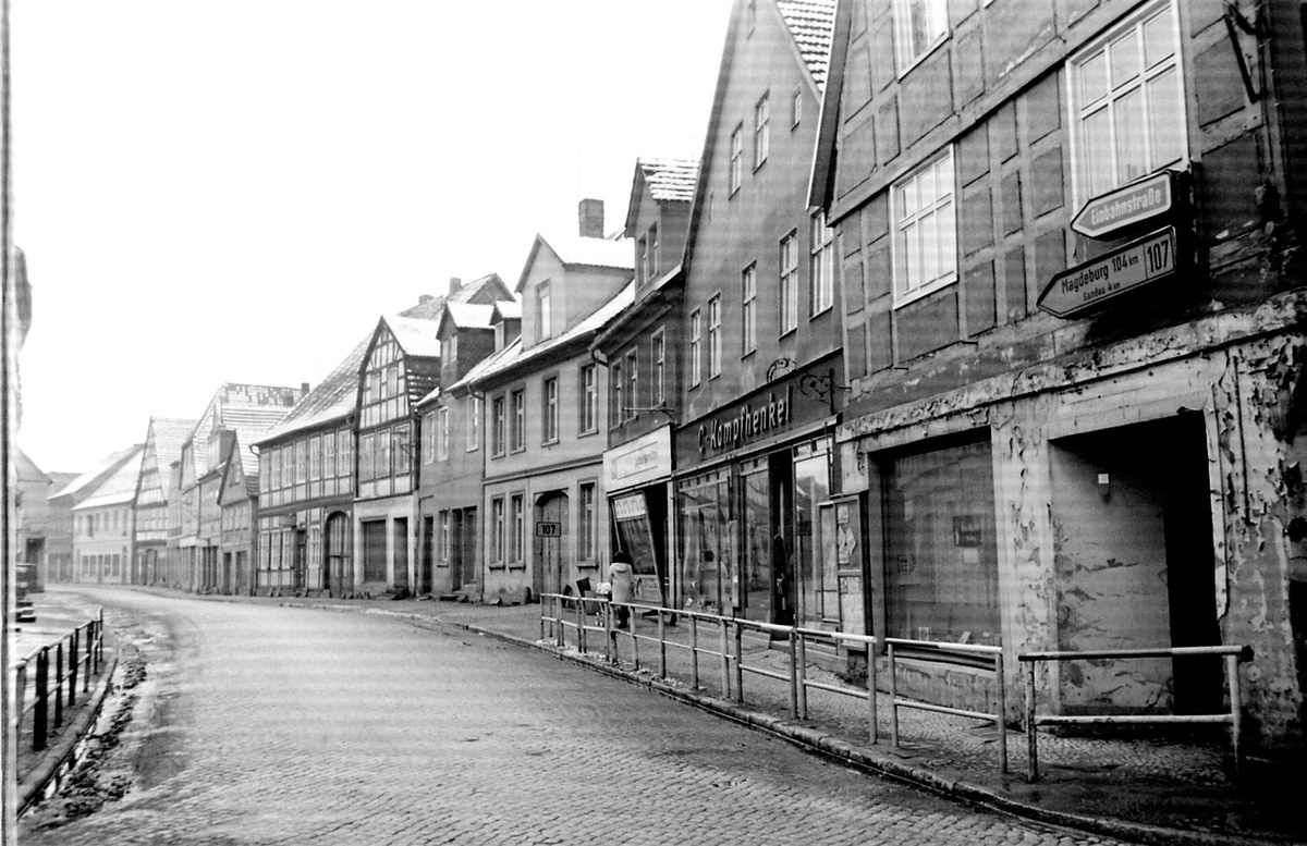 Blick in die Lange Straße Havelberg 1978 von Fischerstraße Steinstraße mit Kampfhenkel und Fachwerk
