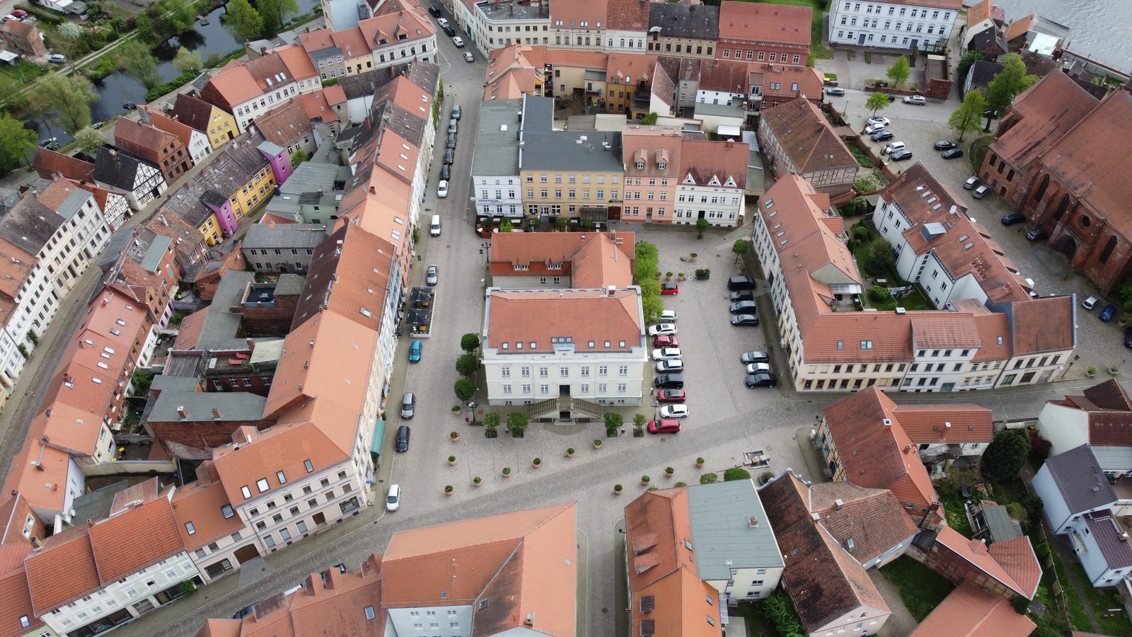 Markt mit Rathaus auf der Stadtinsel Havelberg
