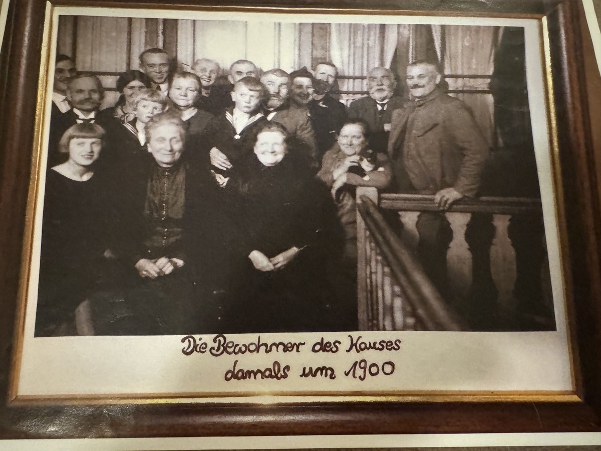 Bewohner des Hauses Firma Fritz Kühn um 1900