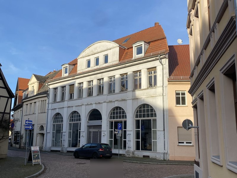 Leeres Kaufhaus Steinstraße 9-10 Havelberg mit Bogenfenstern