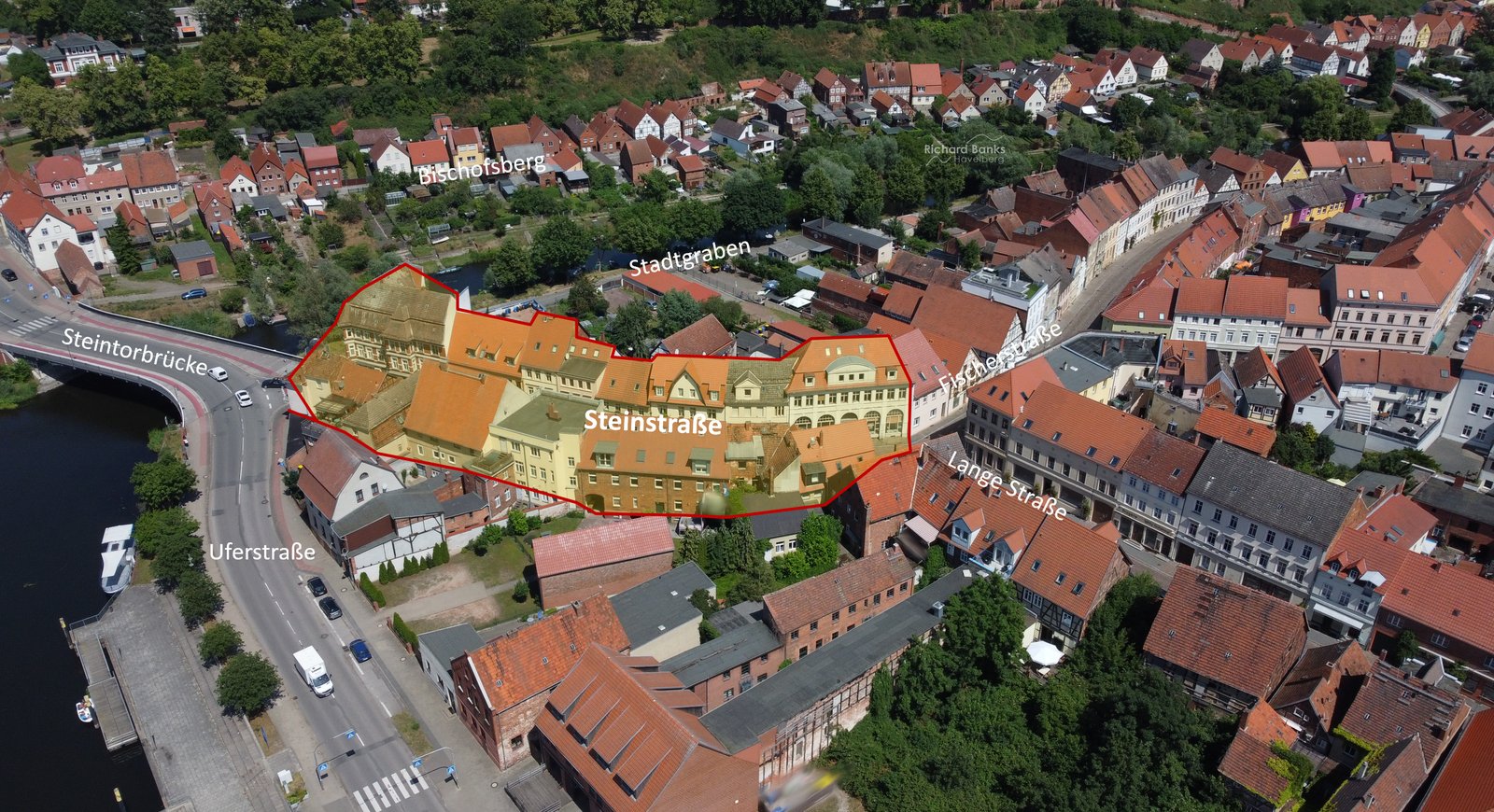 Luftbild 2023: Steinstraße Havelberg mit Markierung, Steintorbrücke, Uferstraße, Stadtgraben und Fischerstraße