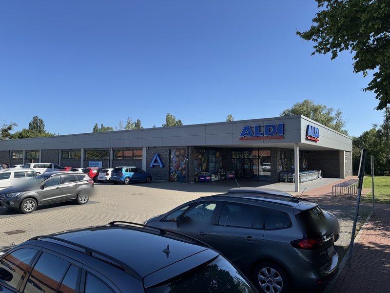 ALDI Havelberg Parkplatz und Eingang
