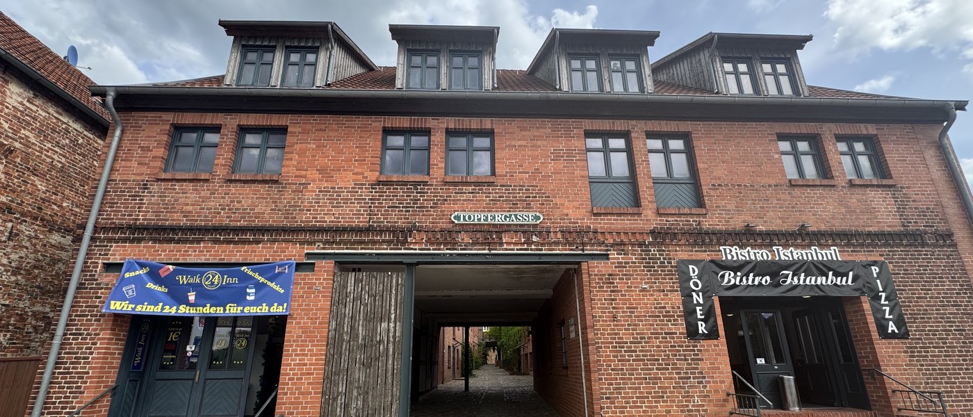 Eingang zur Töpfergasse in Havelberg von der Uferstraße
