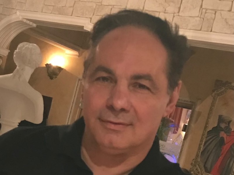 Inhaber Eleftherios Lefti Tioutios im Restaurant Akropolis