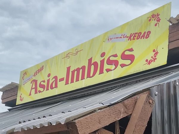 Asia-Imbiss auf dem Edeka-Parkplatz Havelberg