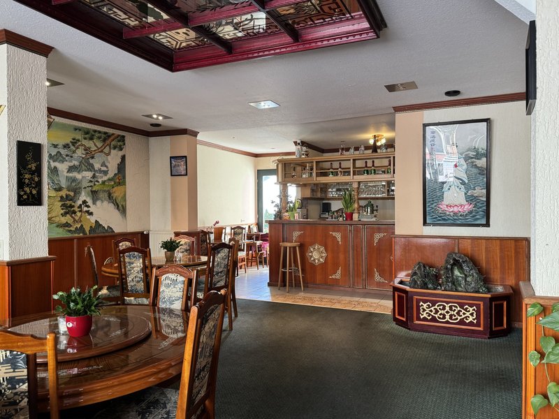 Bar und weiterer Gastraum