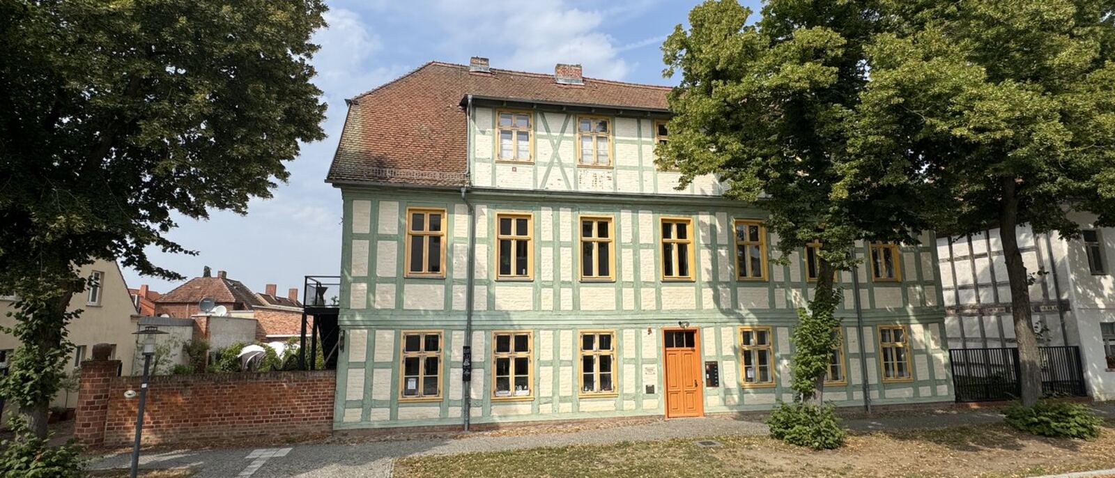 Historische Domkurie Domherrnstraße 8 mit Ferienwohnung und Café D8