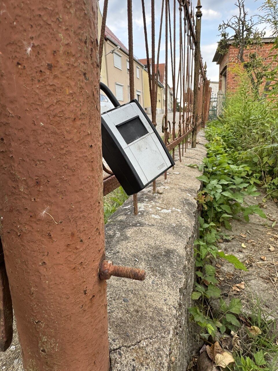 Schlüsselbox am Gartenzaun Weinbergstraße