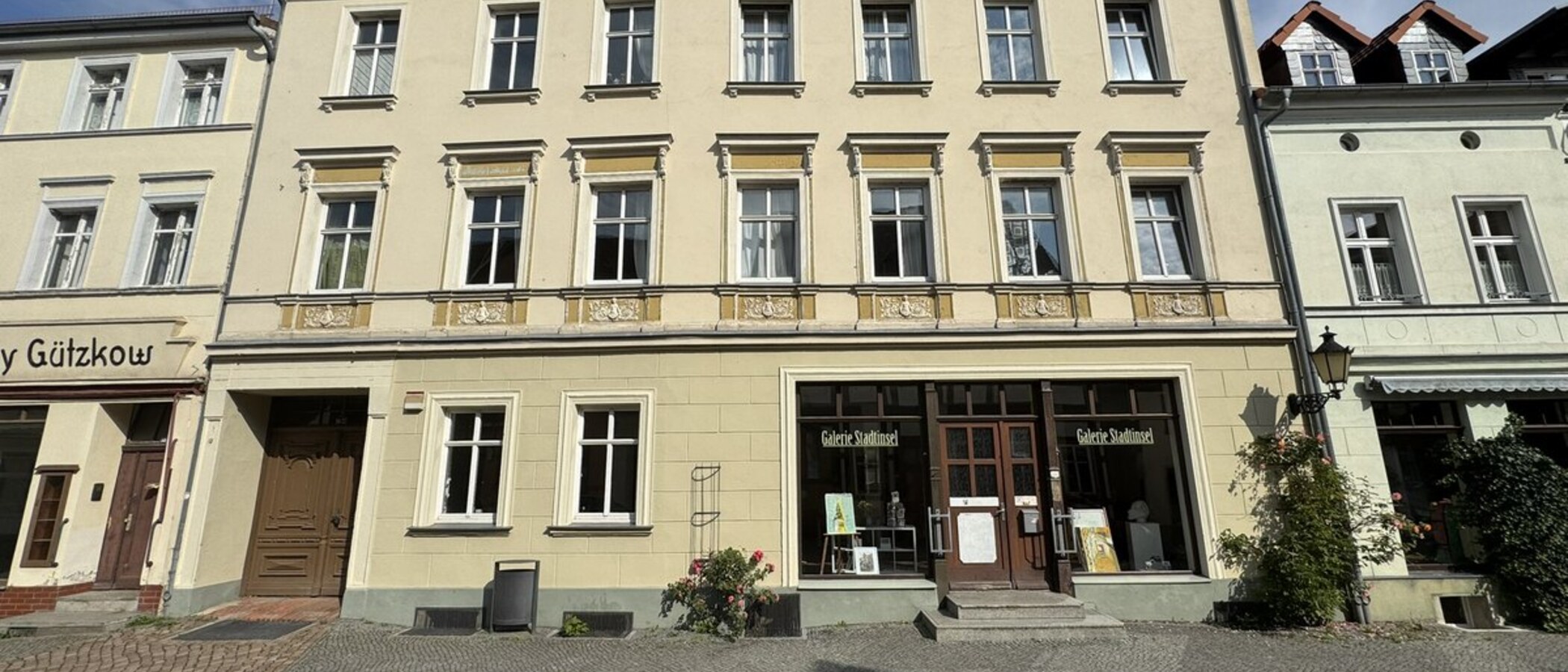 Galerie Stadtinsel Lange Straße 36-37 auf der Stadtinsel Havelberg, Fassade mit Galerieeingang