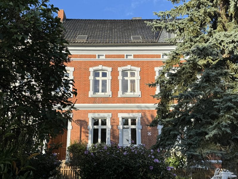 Ziegel-Fassade der Pension an der Havel