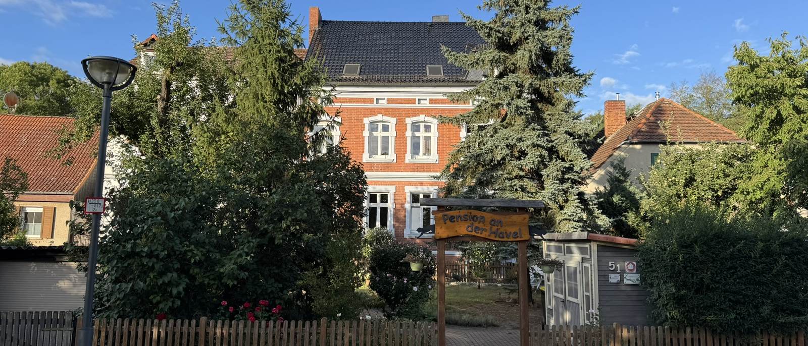 Pension an der Havel, Havelstraße 51 in Havelberg, Eingangstor und Ziegelbau